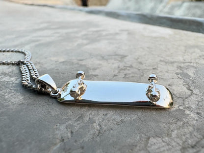 Skateboard Pendant (Silver)