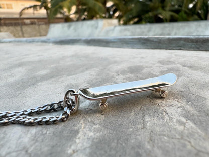 Skateboard Pendant (Silver)