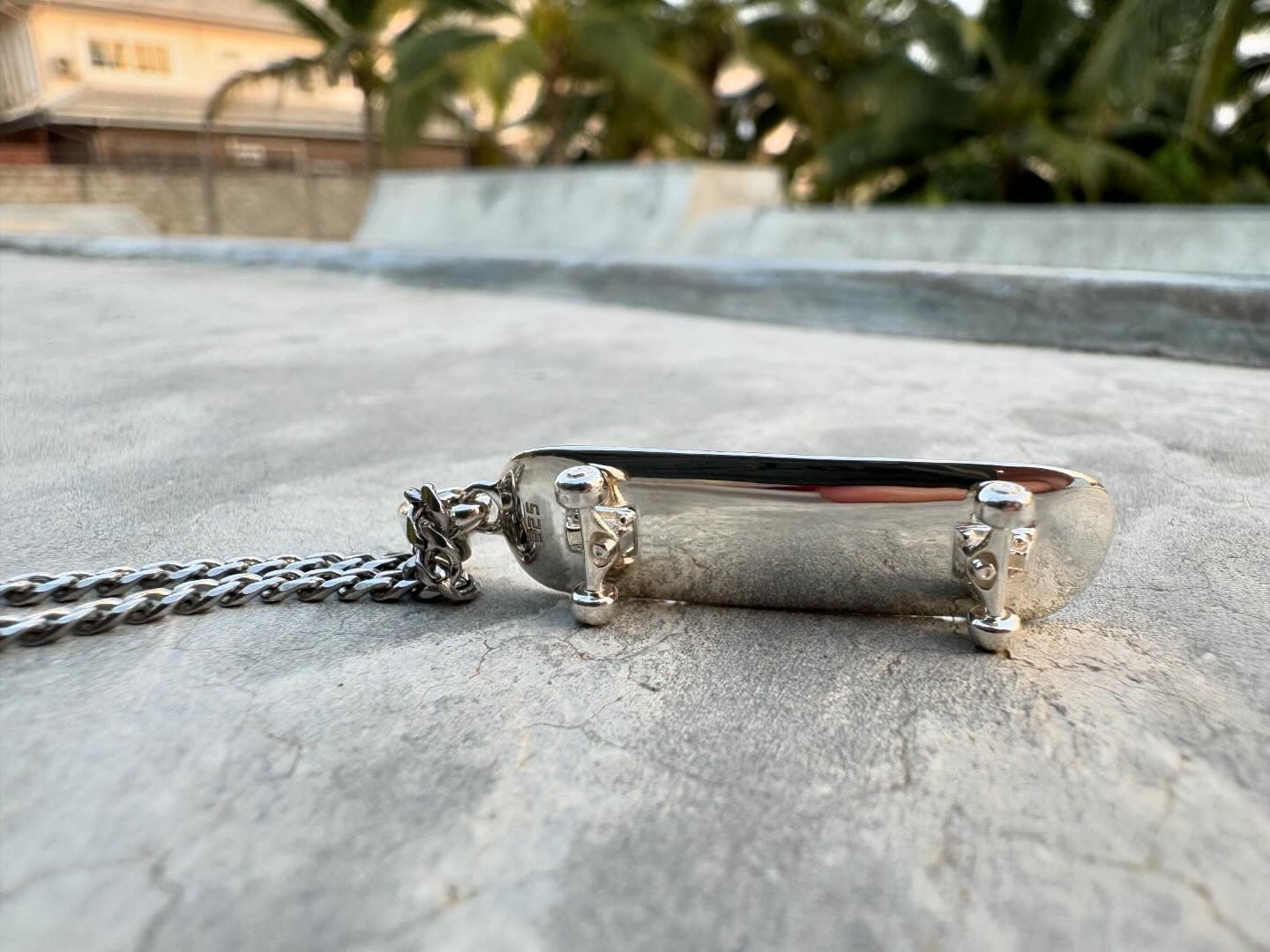 Skateboard Pendant (Silver)