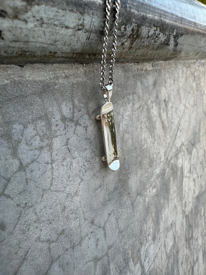 Skateboard Pendant (Silver)