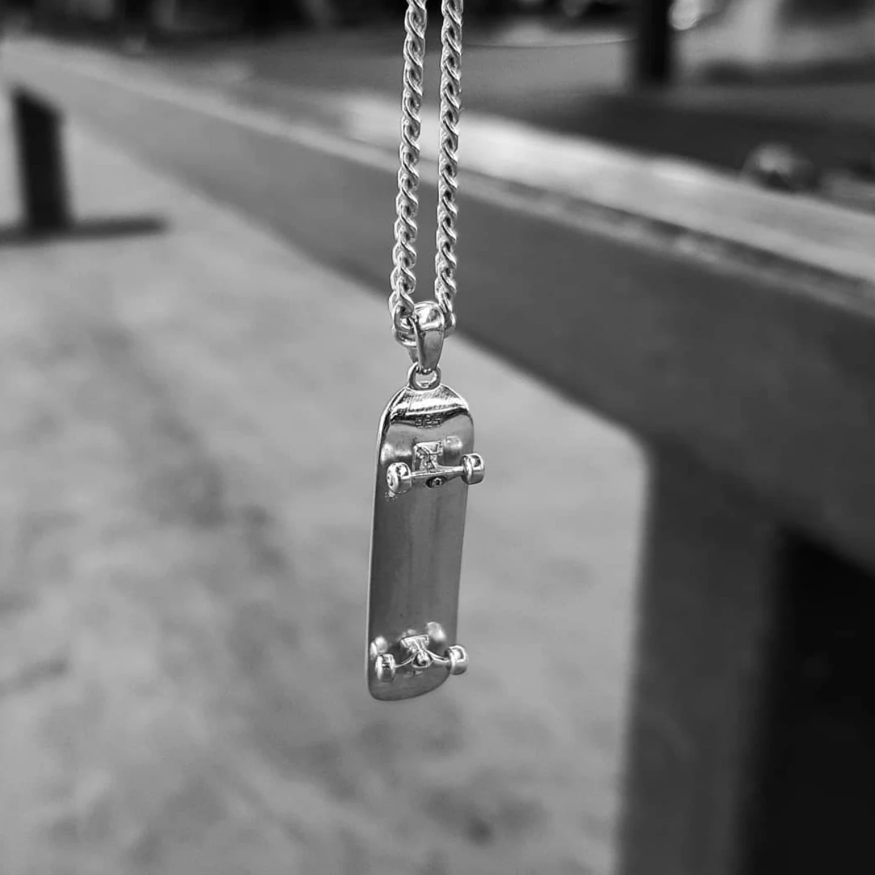 Skateboard Pendant (Silver)