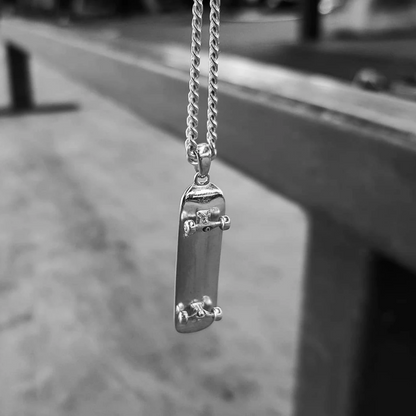Skateboard Pendant (Silver)