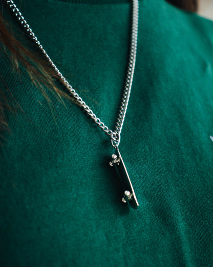 Skateboard Pendant (Silver)