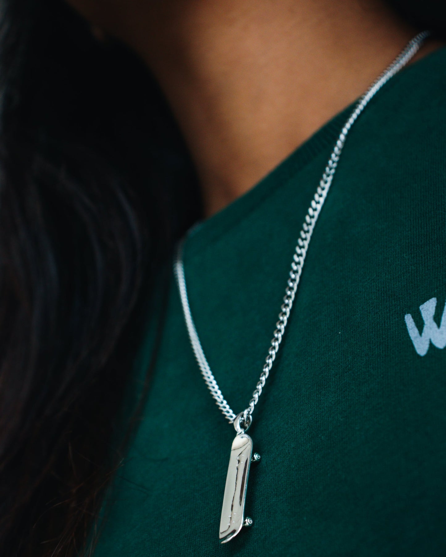 Skateboard Pendant (Silver)