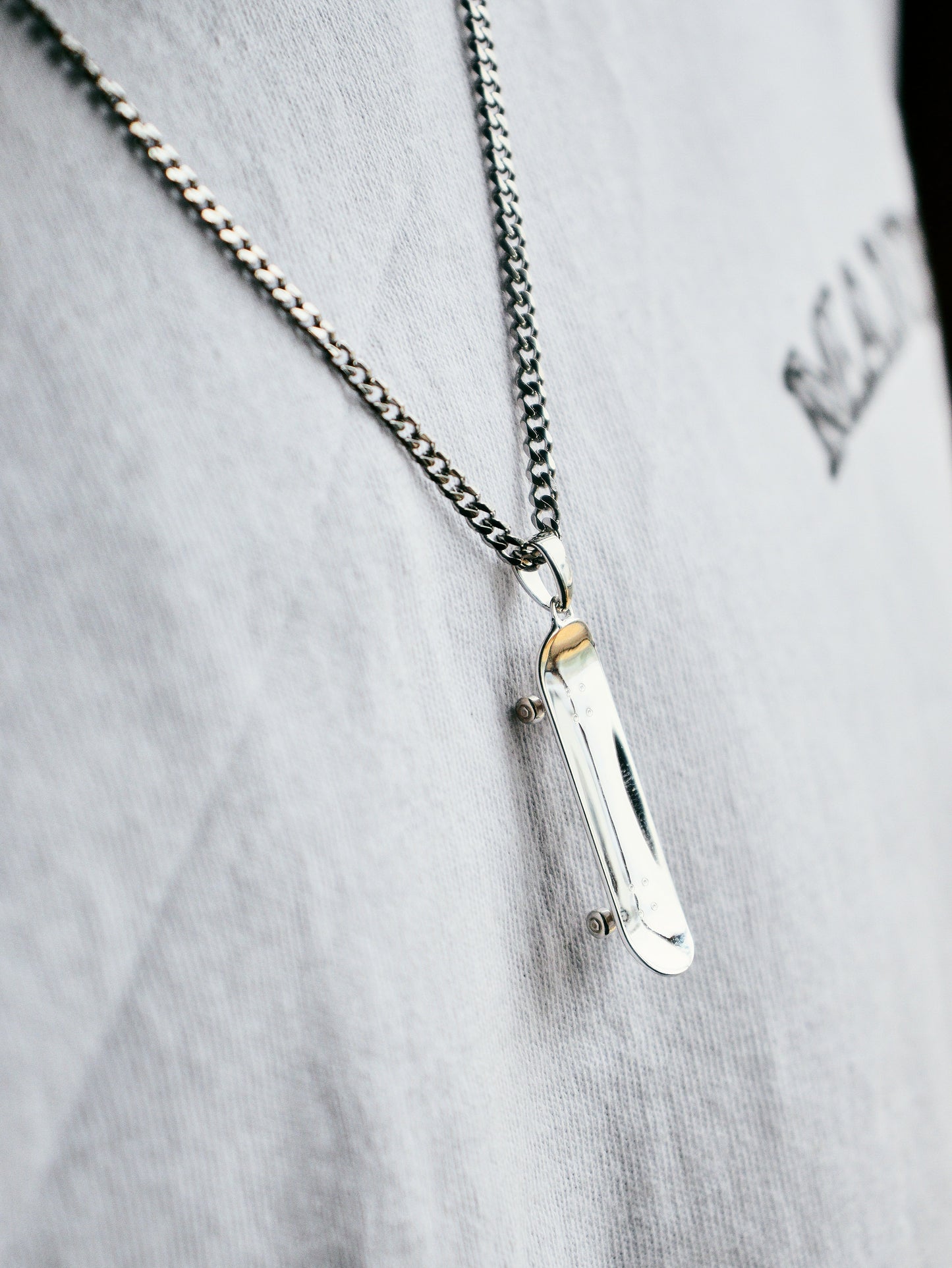 Skateboard Pendant (Silver)